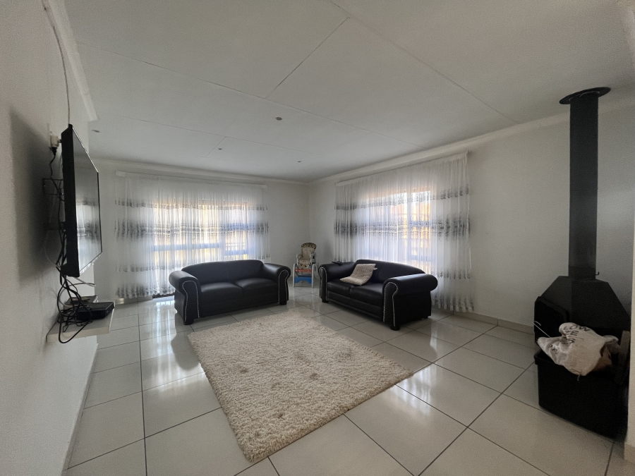 5 Bedroom Property for Sale in Wilkoppies North West